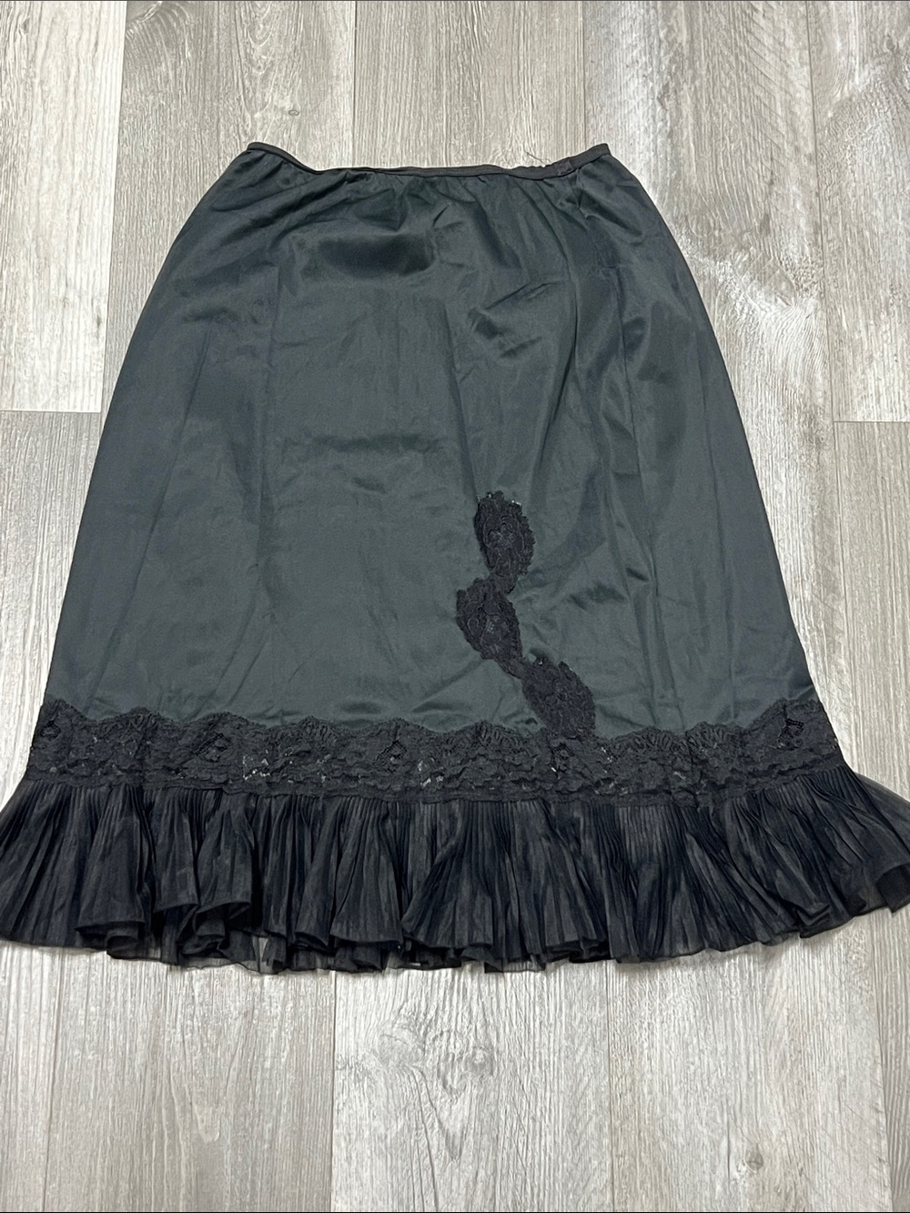 Bravo woman’s lace dress or skirt slip / size M